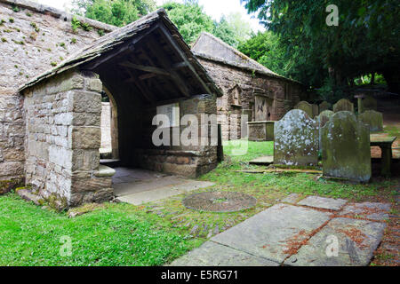 Portico di Old St Marys Chiesa ponte Pateley North Yorkshire, Inghilterra Foto Stock