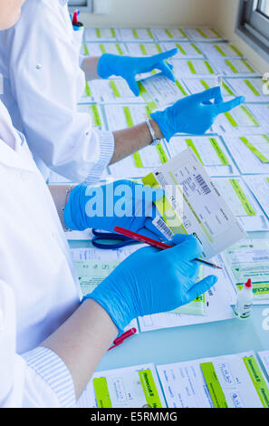 Hemoccult test in laboratorio. Foto Stock