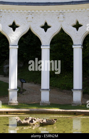 L'esedra a Painswick Giardino rococò in Cotswolds Foto Stock