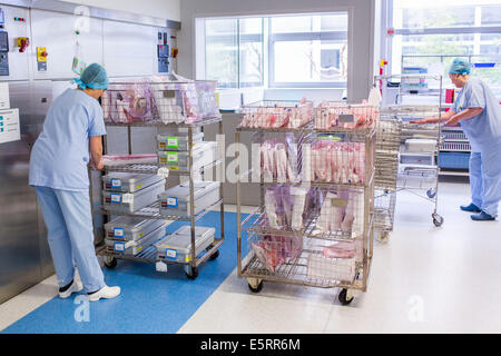 Attrezzature mediche di disinfezione. Ospedale di Bordeaux, Francia. Foto Stock