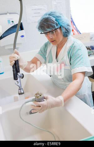 Attrezzature mediche di disinfezione. Ospedale di Bordeaux, Francia. Foto Stock