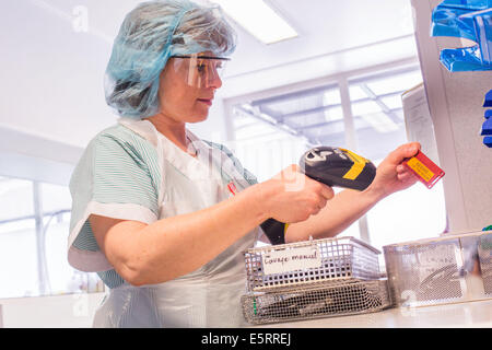 Attrezzature mediche di disinfezione. Ospedale di Bordeaux, Francia. Foto Stock