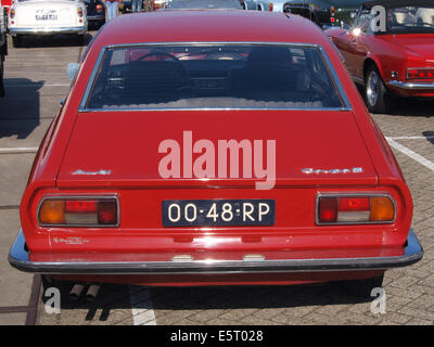 Audi 100 coupe S, costruire nel 1977, licenza olandese registrazione 00-48-RP, a IJmuiden, Paesi Bassi, pic1 Foto Stock