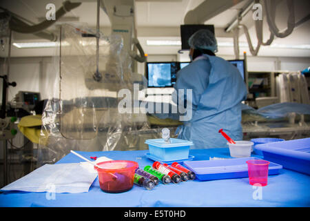 Trattamento di leiomioma uterino da embolizzazione, Hopital Europeen Georges Pompidou (HEGP), AP-HP, Parigi, Francia. Foto Stock