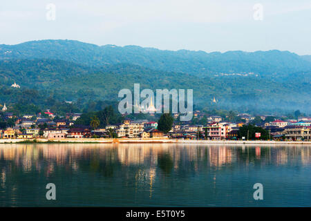 Il Sud Est Asiatico, Myanmar, Pindaya, pone Taloke Lago Foto Stock