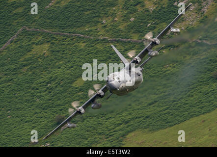 MC-130 combattere Taloni bassa formazione di volo in Galles Foto Stock