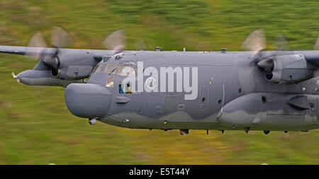 MC-130 Taloni di combattimento aereo a basso livello in Galles Foto Stock