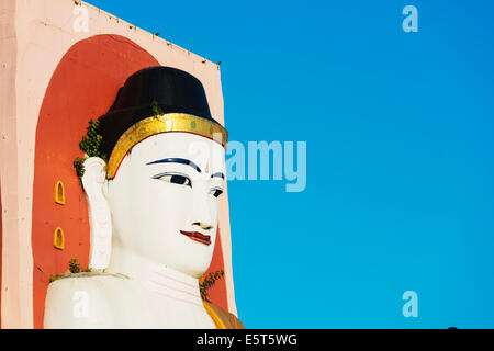 Il Sud Est Asiatico, Myanmar, Bago, quattro facce paya, Kyaik Pun Paya, Gautama Buddha, costruito da Re Dhammazedi nel 1476 Foto Stock