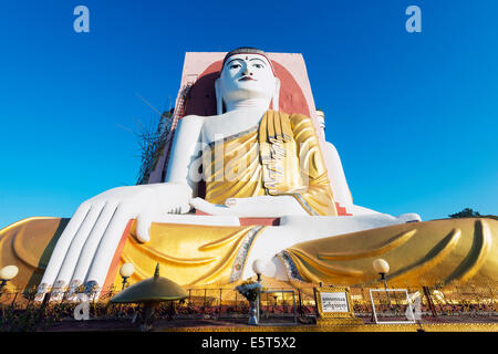 Il Sud Est Asiatico, Myanmar, Bago, quattro facce paya, Kyaik Pun Paya, Gautama Buddha, costruito da Re Dhammazedi nel 1476 Foto Stock