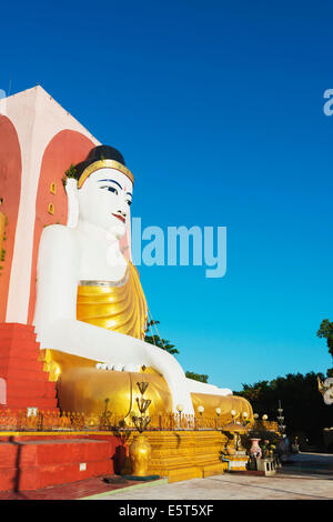 Il Sud Est Asiatico, Myanmar, Bago, quattro facce paya, Kyaik Pun Paya, Gautama Buddha, costruito da Re Dhammazedi nel 1476 Foto Stock