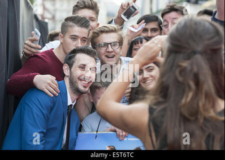 London, Londra, Regno Unito. 5 Ago, 2014. La seconda rata del Inbetweeners anteprime presso La Vue Cinema nel quadrato di Leicester, Londra. Nella foto: BLAKE HARRISON in tuta blu. © Lee Thomas/ZUMA filo/Alamy Live News Foto Stock