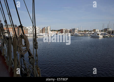 Viste della Haven Marina; Ipswich. Da sinistra, Salthouse Harbour Hotel, University Campus Suffolk e Nettuno Marina building. Foto Stock