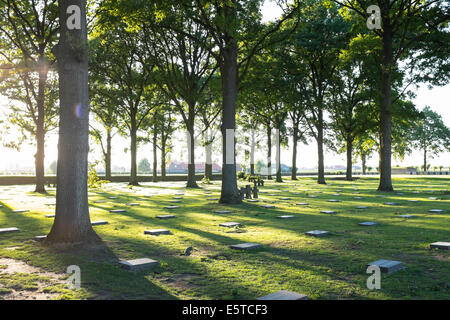 Cimitero di Guerra Tedesco si trova a Langemark, Belgio Foto Stock