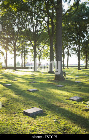 Cimitero di Guerra Tedesco si trova a Langemark, Belgio Foto Stock