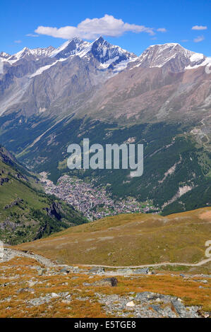 Vista dal crinale del monte Trockener Steg per la questione Valle, Klein Matterhorn, Zermatt, Vallese, Svizzera Foto Stock
