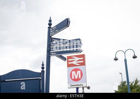 Stazione dei treni di Dewsbury segno Foto Stock