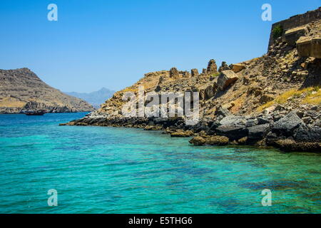 Isola del telegrafo in Khor ash-sham fiordo, Musandam, Oman, Medio Oriente Foto Stock