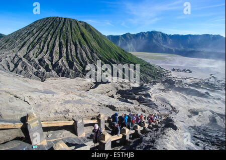 Monte Bromo cratere, Bromo Tengger Semeru National Park, Java, Indonesia, Asia sud-orientale, Asia Foto Stock