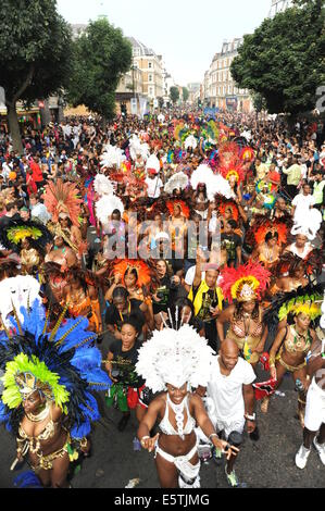 La folla al carnevale di Notting Hill 2012 Foto Stock