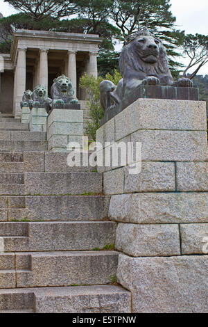 Scale e lion statue del Rhodes Memorial, Città del Capo Foto Stock