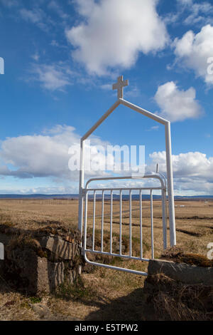 Gate a Úthlíðarkirkja chiesa e vista su tutta Thingvellir National Park, sul Golden Circle Route in Islanda Foto Stock