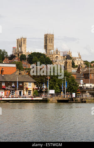 Cattedrale di Lincoln dal Brayford Pool, Lincoln, Lincolnshire Foto Stock