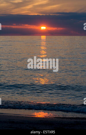 Metà estate tramonto su Georgian Bay, Ontario, Canada Foto Stock
