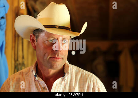 Giorgio Gaber il proprietario di La Reata Ranch vicino a Kyle, Saskatchewan, Canada. Foto Stock