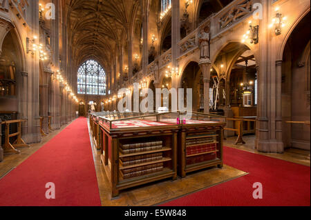 La storica sala lettura all'interno del grado che ho elencato la John Rylands Library edificio su Deansgate, Manchester (solo uso editoriale). Foto Stock