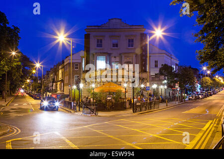 A Wandsworth traffico comune notte London REGNO UNITO Foto Stock