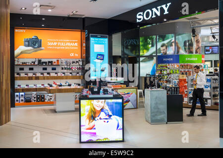 Sydney Australia,Kingsford-Smith Airport,SYD,interior Inside,terminal,gate,shopping shopper shopping shopping negozi mercati di mercato di acquisto vendere Foto Stock