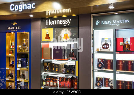 Sydney Australia,Kingsford-Smith Airport,SYD,interior Inside,terminal,gate,shopping shopper shopping shopping negozi mercati di mercato di acquisto vendere Foto Stock