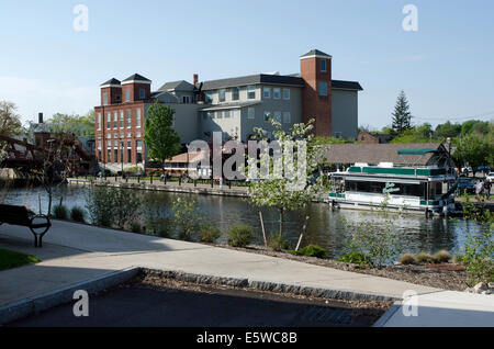 Ex Fabbrica di casella convertito in ristorante e uffici sul Canale Erie. Foto Stock