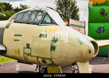 Sezione anteriore del Gloster Meteor Mk T7 mezzo restaurazione nel Regno Unito Foto Stock