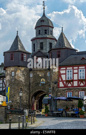 Porta esterna e porta inferiore, Braunfels Castello, piazza del mercato, centro storico, Braunfels, Hesse, Germania Foto Stock