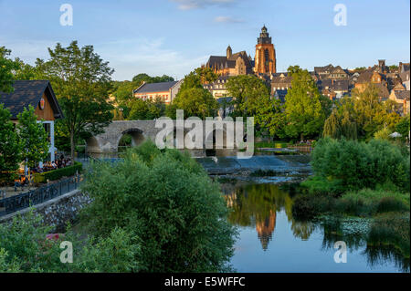 Cattedrale di Wetzlar, vecchio ponte di Lahn, fiume Lahn, città vecchia, Wetzlar, Hesse, Germania Foto Stock