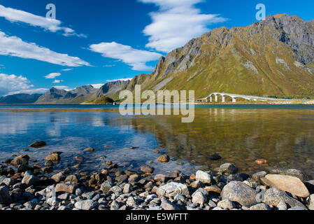 Gimsøystraumen Bridge, Gimsøy, Lofoten, Norvegia Foto Stock