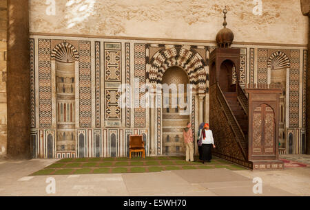 Il minibar con turisti alla moschea di alabastro nella Cittadella del Cairo, Egitto Foto Stock