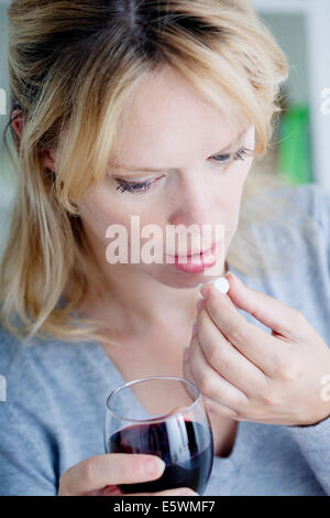 Alcol e droga Foto Stock