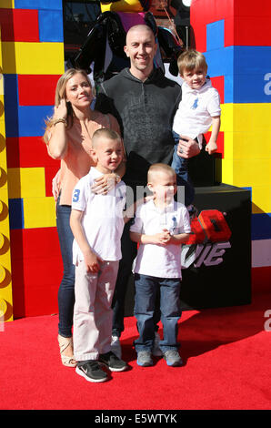 La Lego Movie Premiere detenute al Regency Village Theatre di Los Angeles CA. 1-2-2014 dotate: Los Angeles Lakers "' Point Guard Steve Blake & famiglia dove: Los Angeles California Stati Uniti quando: 01 Feb 2014 Foto Stock