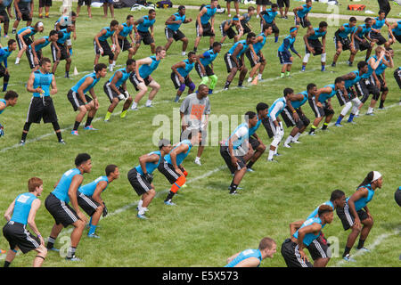 Harper Woods, Michigan - Alta scuola calcio giocatori frequentare la mente sana corpo sano calcio camp. Foto Stock