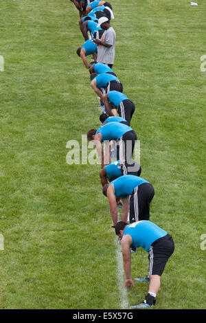 Harper Woods, Michigan - Alta scuola calcio giocatori frequentare la mente sana corpo sano calcio camp. Foto Stock