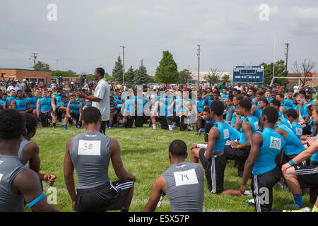 Harper Woods, Michigan - Alta scuola calcio giocatori frequentare la mente sana corpo sano calcio camp. Foto Stock