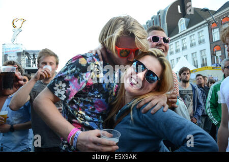 Felice ragazzi al Festival di Liberty Roermond Olanda Foto Stock