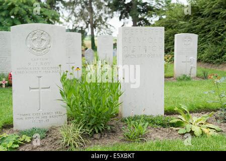 British-German I Guerra Mondiale Cimitero Saint Symphorien ricordando la battaglia di Mons, solo cemtary dove il tedesco e soldati britannici furono sepolti insieme, il luogo per la commemorazione della prima guerra mondiale con il Presidente degli Stati Uniti Obama il Ago 4th, 2014. Foto: Robert B. Fishman, 15.6.2014 Foto Stock