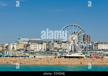 Brighton e osservazione di ruota su un giorno d'estate Foto Stock