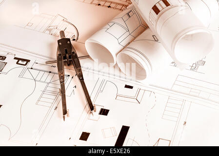 Blueprint e bussola su tonalità marrone Foto Stock