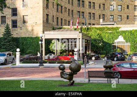 Statua di Charles M Schulz's Peanuts character Patty, riso Park, St Paul, Minnesota, Stati Uniti d'America. Foto Stock