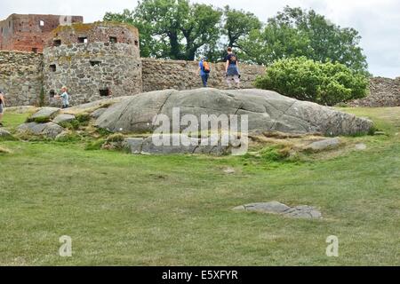 Danimarca, isola di Bornholm fotografie scattate tra il 1 e il 5 agosto 2014. Nella foto: il castello di Hammershus Nord Europa la più grande fortificazione medievale, situato a 74 metri sopra il livello del mare su Hammeren, la punta settentrionale dell'isola danese di Bornholm nel mar Baltico Foto Stock