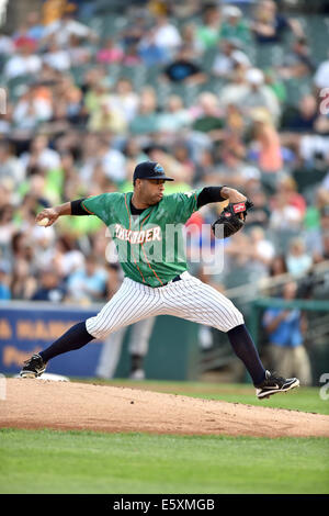 Trenton, New Jersey, USA. Il 7 agosto, 2014. Trenton Thunder brocca JOEL DE LA CRUZ (39) genera un passo durante un Orientale partita del campionato a Arm & Hammer Park di Trenton, NJ. Credito: Ken Inness/ZUMA filo/Alamy Live News Foto Stock